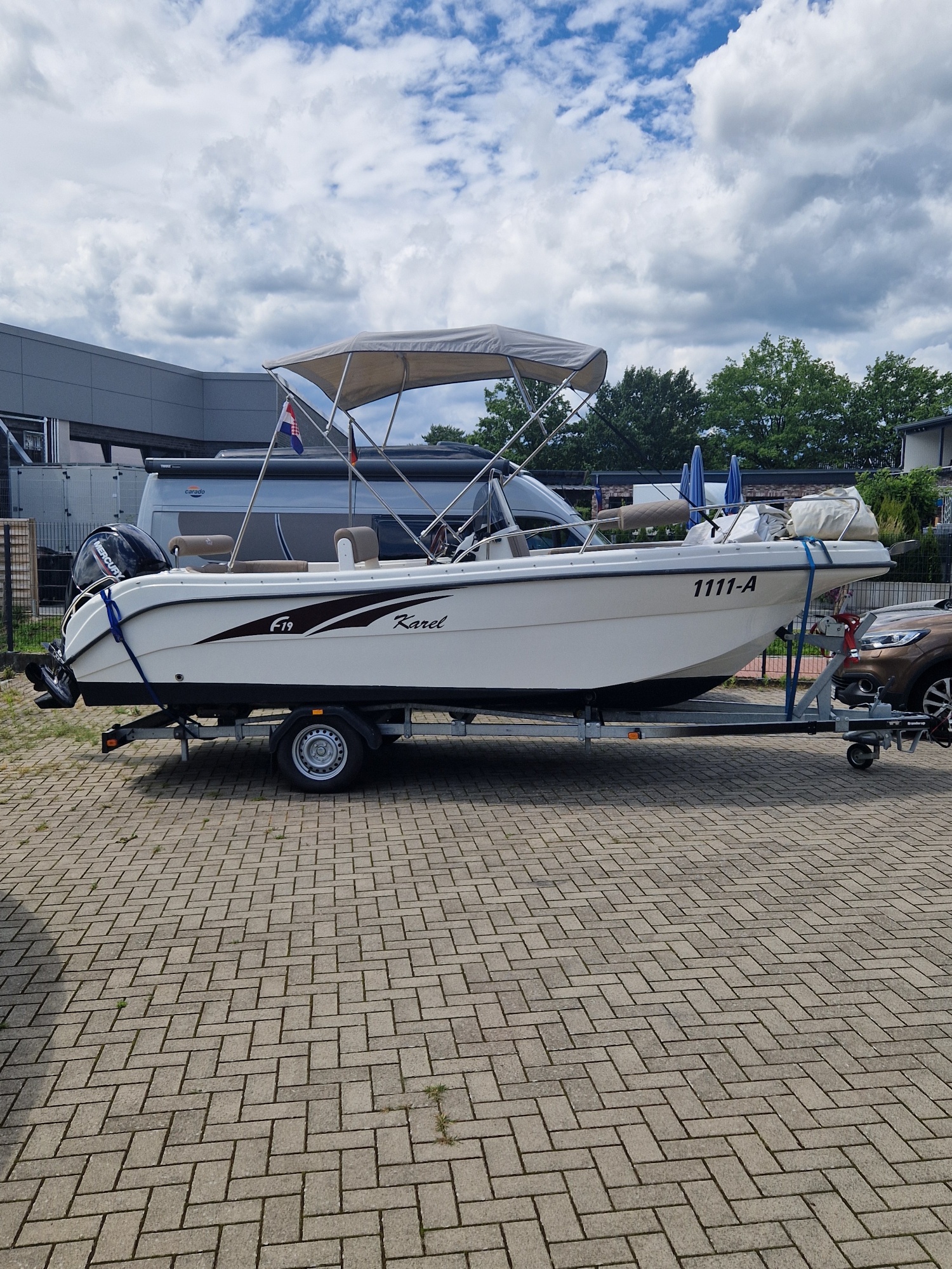 Konsolenboot F19 Karel gebraucht wie neu mit 160PS Mercury und 1,3 t Brenderup Trailer