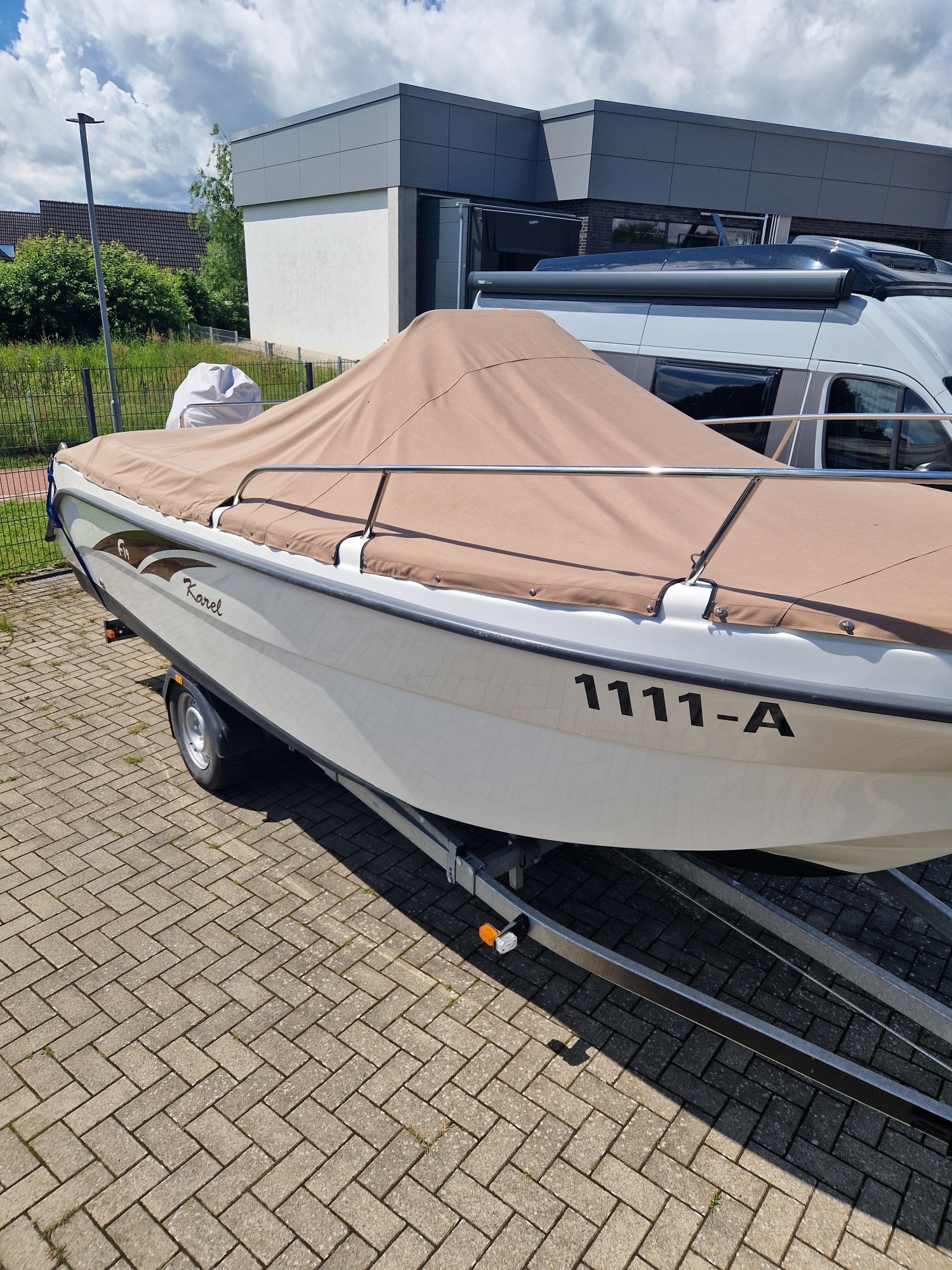 Konsolenboot F19 Karel gebraucht wie neu mit 160PS Mercury und 1,3 t Brenderup Trailer