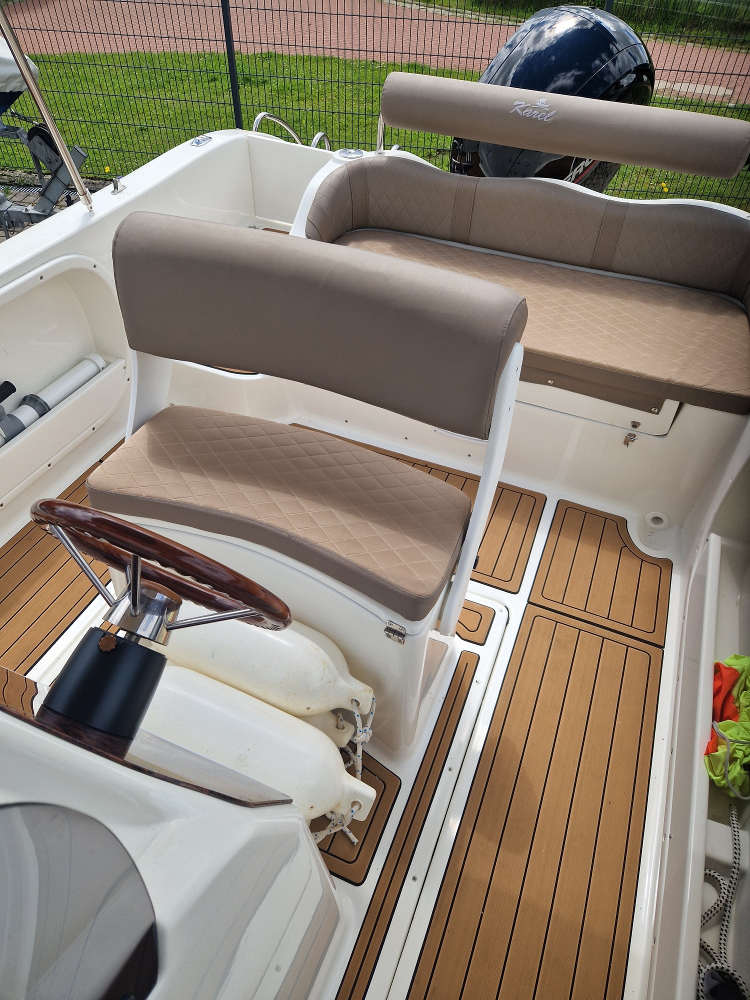 Konsolenboot F19 Karel gebraucht wie neu mit 160PS Mercury und 1,3 t Brenderup Trailer